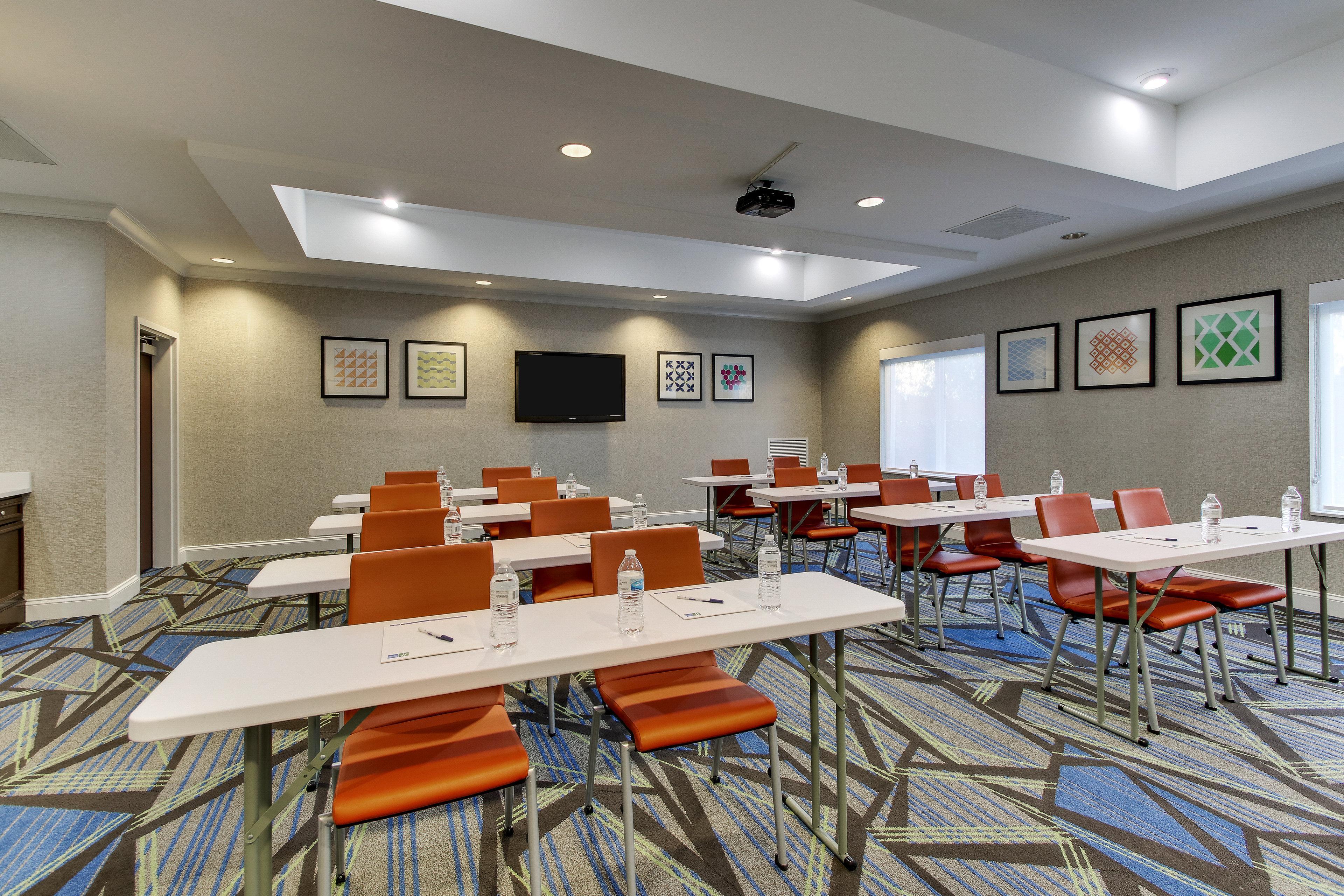 Holiday Inn Express Hotel & Suites Columbus-Fort Benning By Ihg Exterior foto