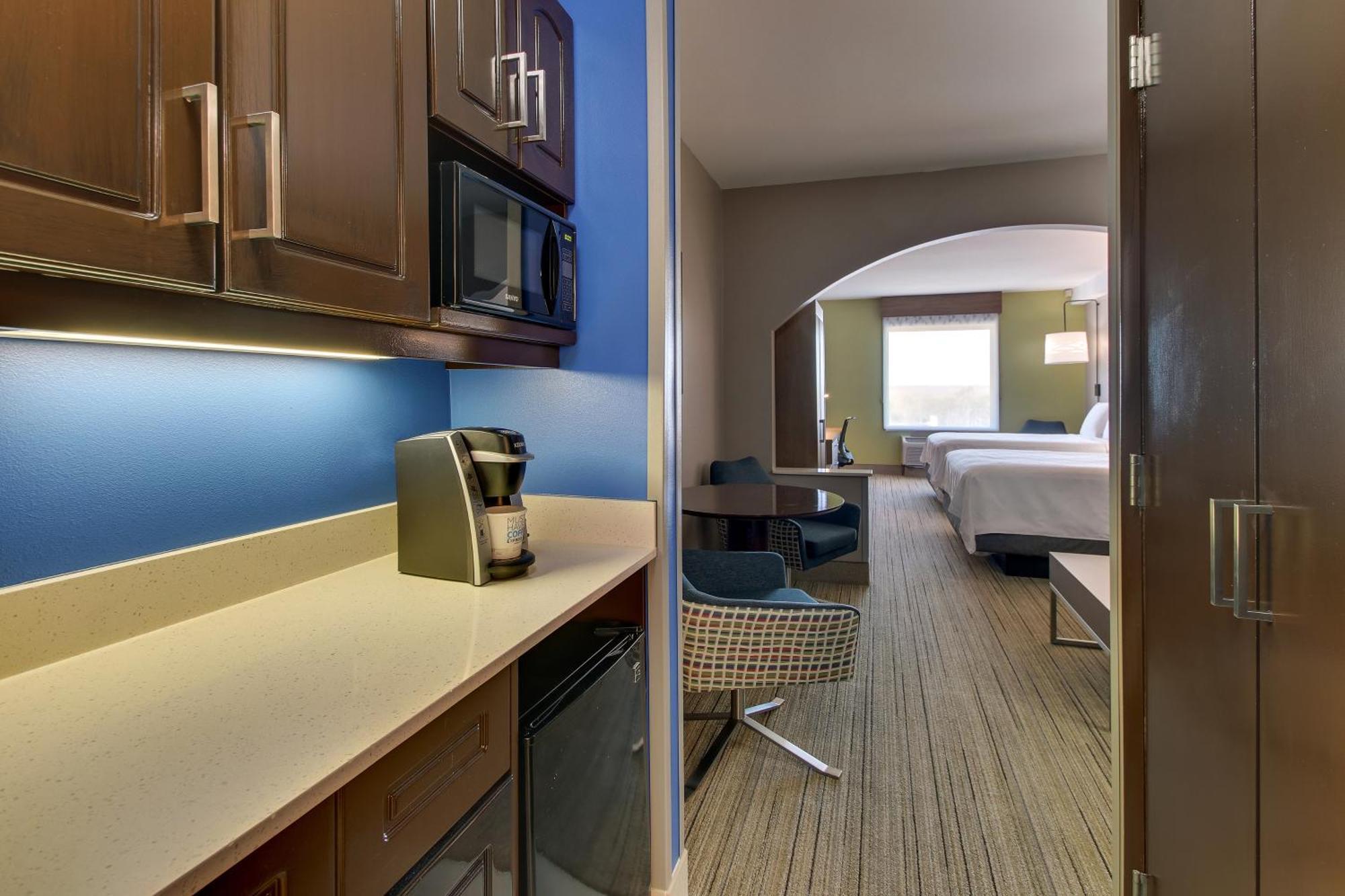 Holiday Inn Express Hotel & Suites Columbus-Fort Benning By Ihg Exterior foto